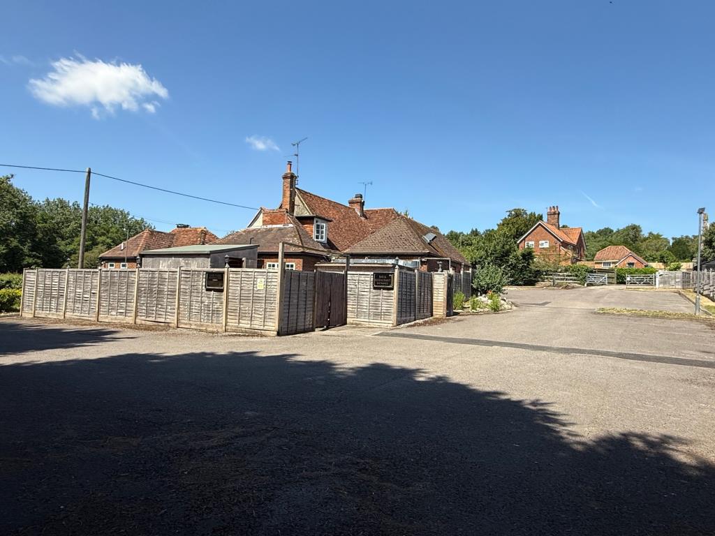 Lot: 102 - PUBLIC HOUSE - View of car park and grounds